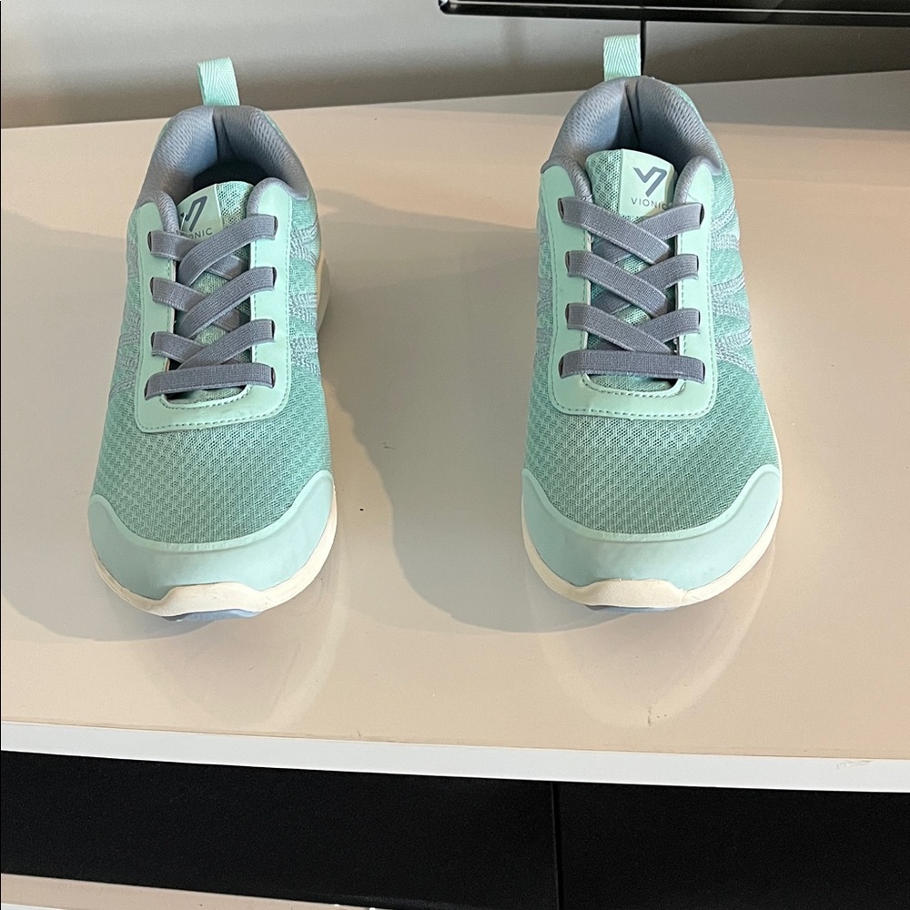 Vionic Women's  Agile Shay Sneakers in Sea Foam Green Size 9